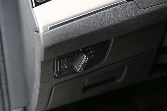 Volkswagen Passat 12 of 27