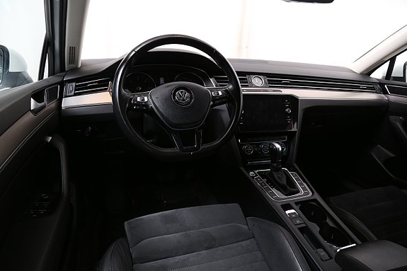 Volkswagen Passat 13 of 27