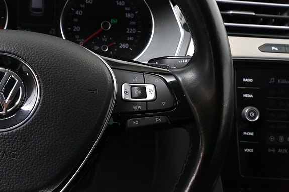 Volkswagen Passat 16 of 27