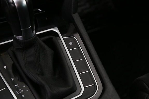 Volkswagen Passat 22 of 27