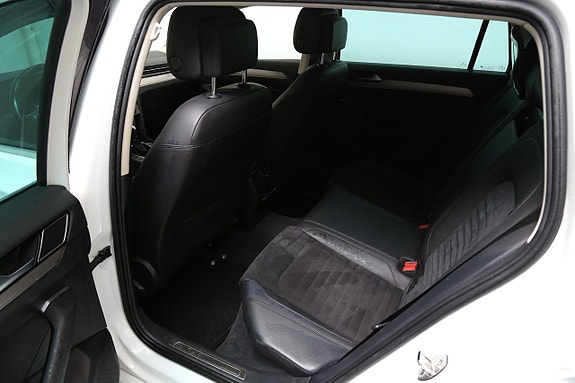 Volkswagen Passat 24 of 27