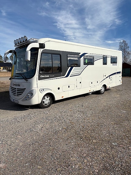 Concorde Charisma 890M 2 of 11