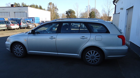 Toyota Avensis 5 of 5