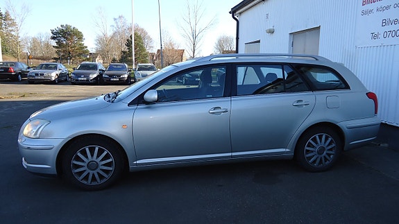 Toyota Avensis 4 of 5