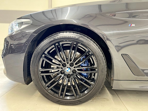 BMW 530d 2 of 5