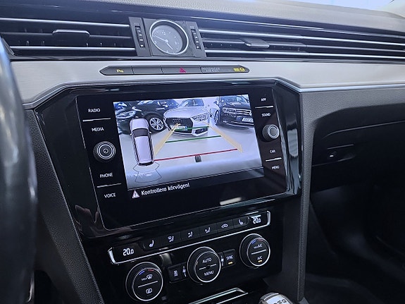 Volkswagen Passat Alltrack 11 of 17