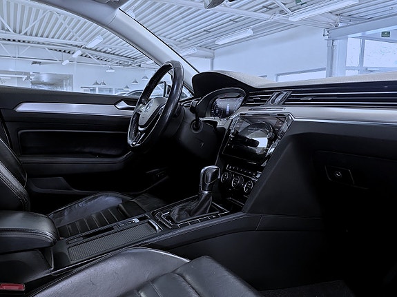 Volkswagen Passat Alltrack 12 of 17