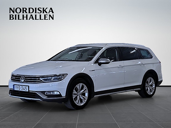 Volkswagen Passat Alltrack 3 of 5
