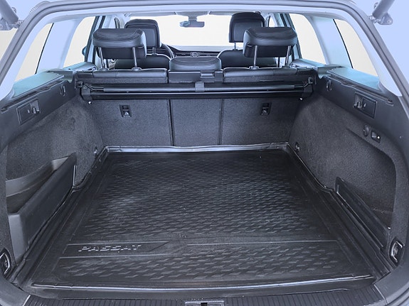 Volkswagen Passat Alltrack 14 of 17