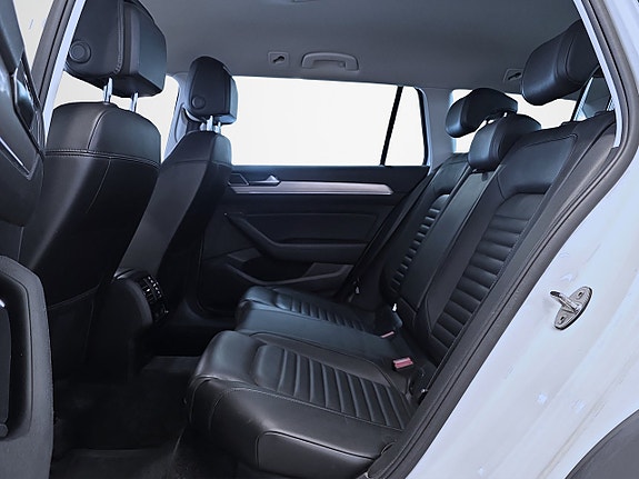 Volkswagen Passat Alltrack 13 of 17
