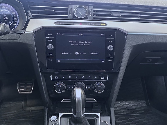 Volkswagen Passat Alltrack 10 of 17