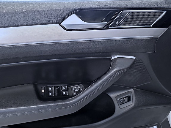 Volkswagen Passat Alltrack 7 of 17