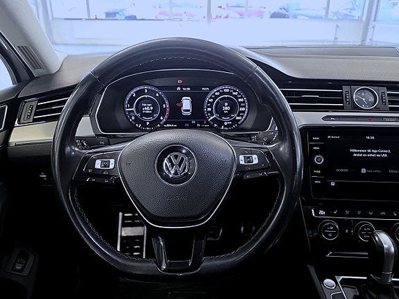 Volkswagen Passat Alltrack 9 of 17