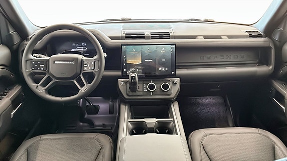 Land Rover Defender 110 4 of 5