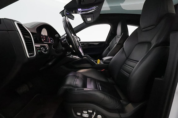 Porsche Cayenne Coupe 10 of 30