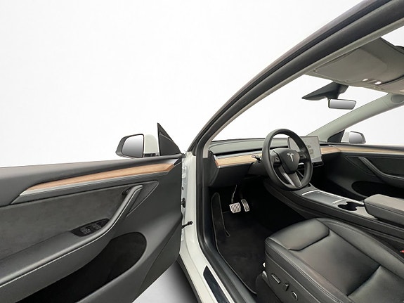 Tesla Model Y 11 of 30