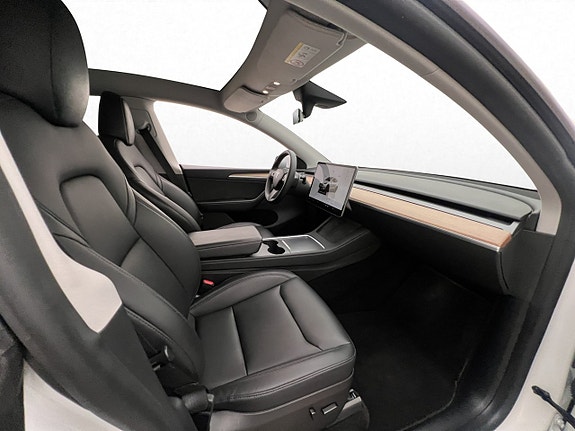 Tesla Model Y 27 of 30