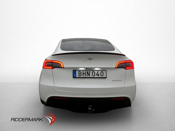 Tesla Model Y 8 of 30