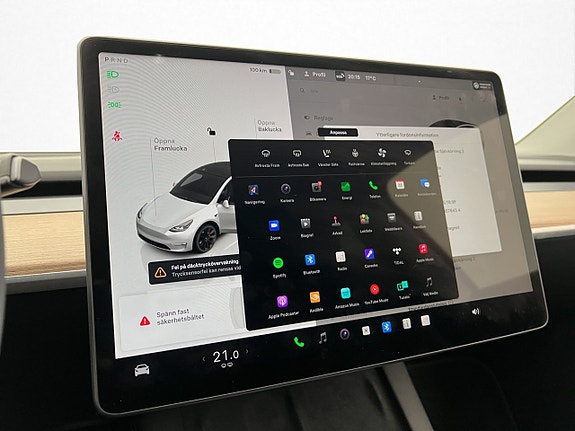 Tesla Model Y 25 of 30