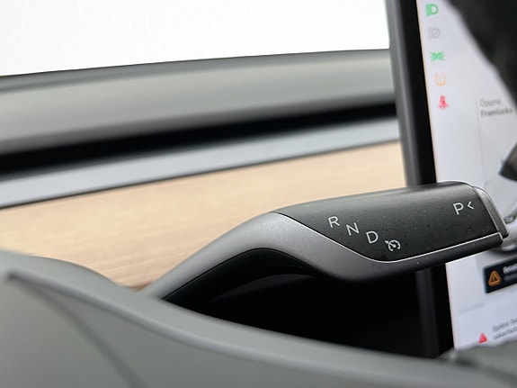 Tesla Model Y 16 of 30