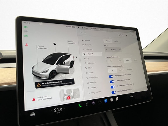 Tesla Model Y 22 of 30