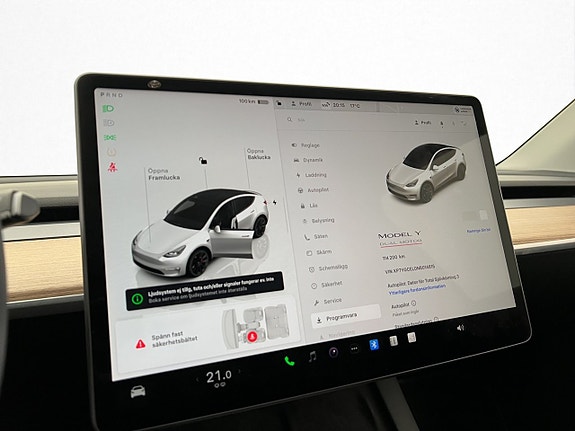 Tesla Model Y 23 of 30
