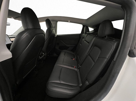 Tesla Model Y 29 of 30