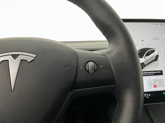 Tesla Model Y 15 of 30