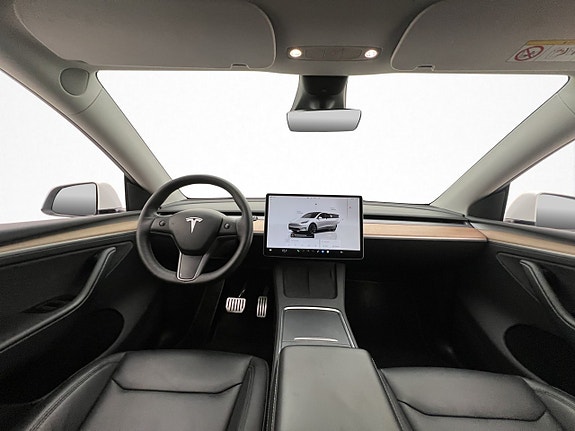 Tesla Model Y 26 of 30