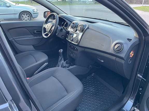 Dacia Sandero 12 of 17