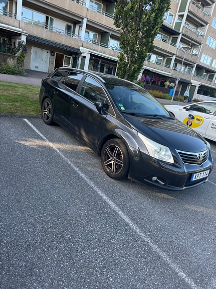 Toyota Avensis 4 of 13