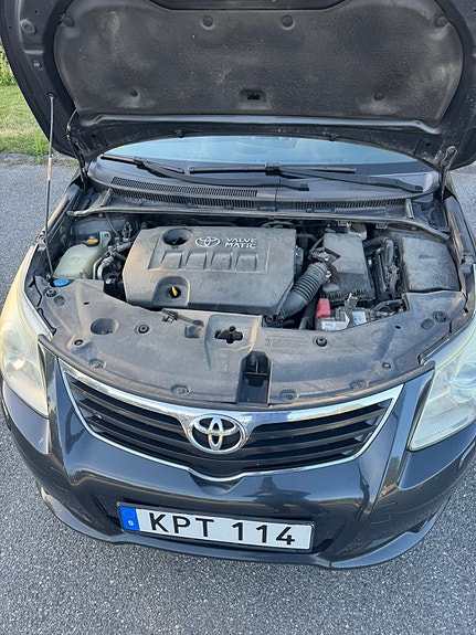 Toyota Avensis 12 of 13