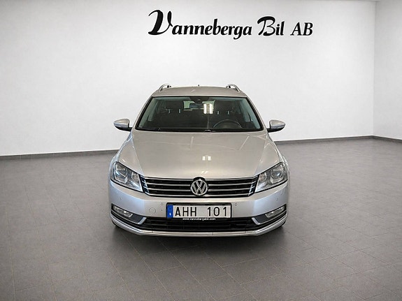 Volkswagen Passat 2 of 5