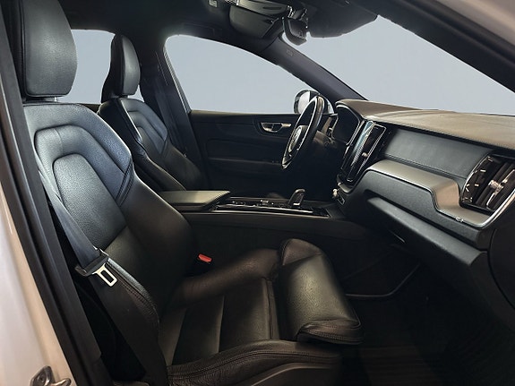 Volvo XC60 10 of 18