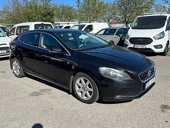 Volvo V40 2 of 5