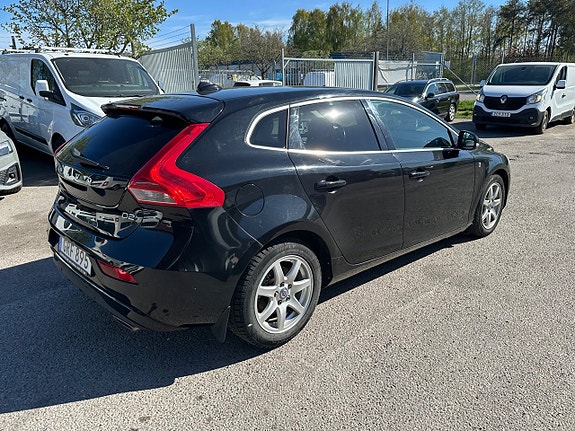 Volvo V40 4 of 5