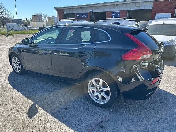 Volvo V40 6 of 9