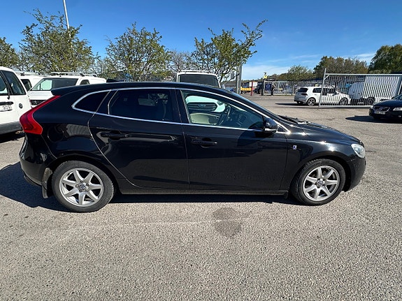 Volvo V40 3 of 5