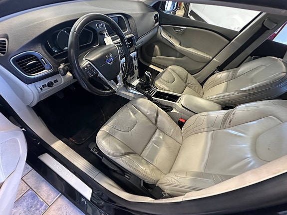 Volvo V40 8 of 9