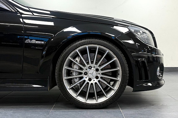 Mercedes-Benz C63 4 of 5