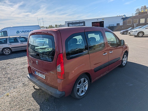 Peugeot Partner Tepee 2 of 5