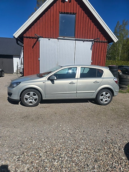 Opel Astra 2 of 5
