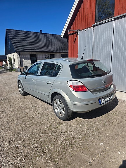 Opel Astra 3 of 5