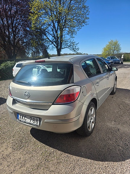 Opel Astra 4 of 5