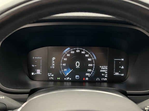 Volvo V90 Cross Country 14 of 30