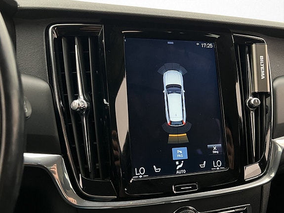 Volvo V90 Cross Country 18 of 30