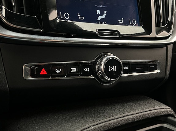 Volvo V90 Cross Country 24 of 30