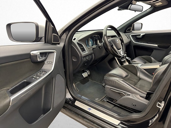 Volvo XC60 11 of 25