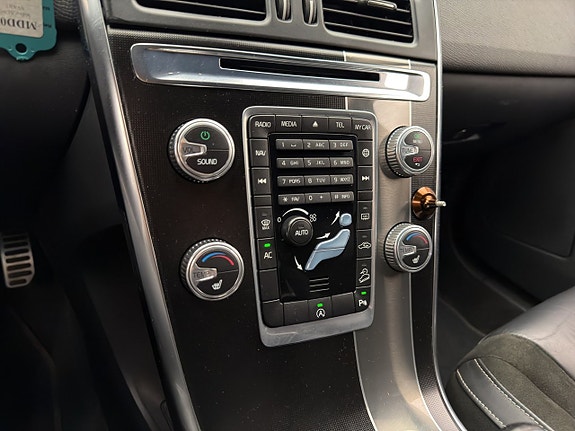 Volvo XC60 15 of 25
