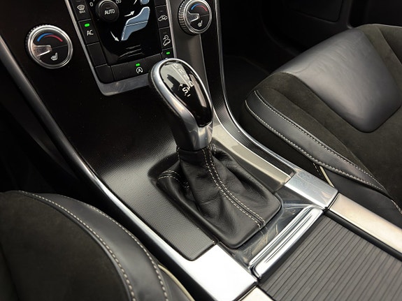 Volvo XC60 16 of 25